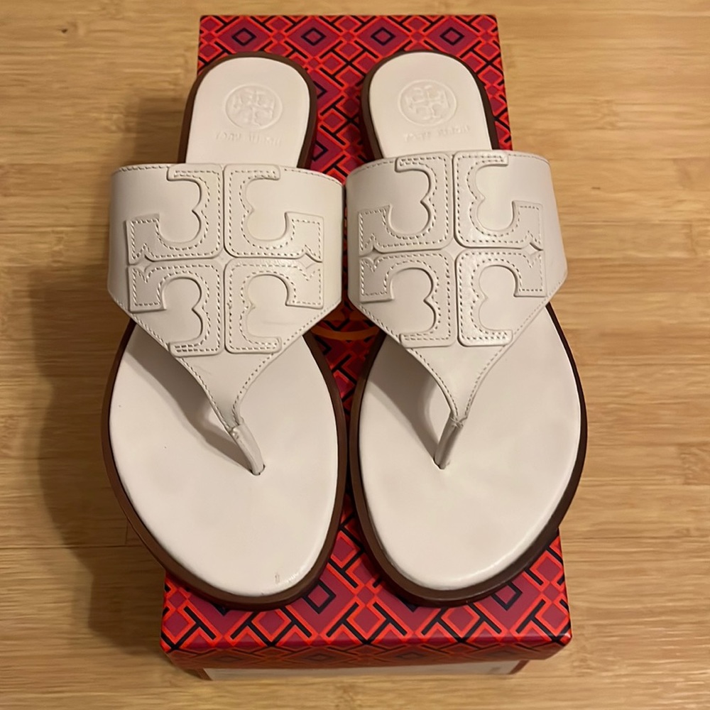 Brand New Tory Burch Jamie full logo thong